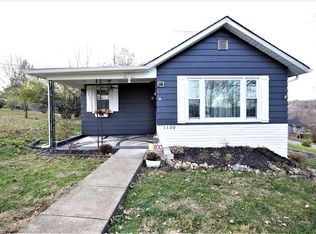 1104 S 4th St, De Soto, MO 63020