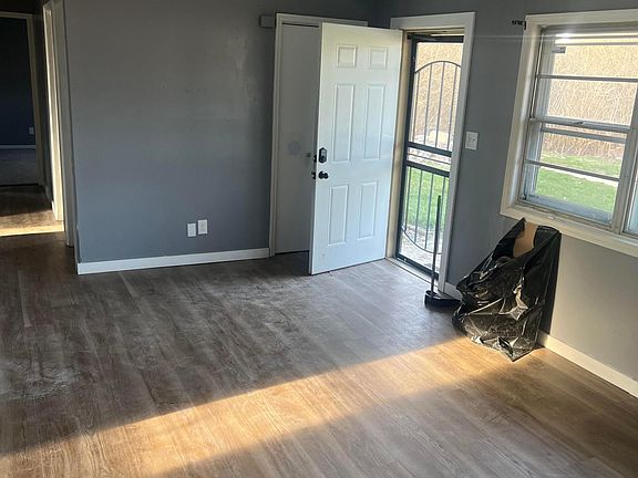 2nd image of 4489 Marlowe St