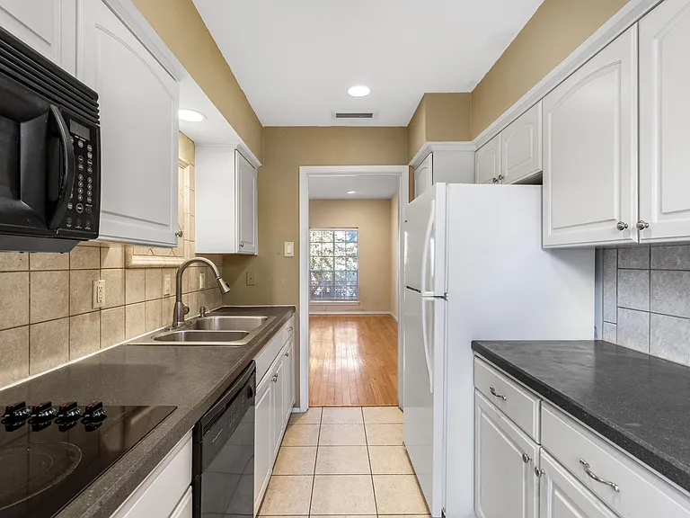 6011 E University Blvd #247 — Photo 7