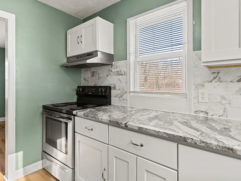 346 N 21st St — Photo 10