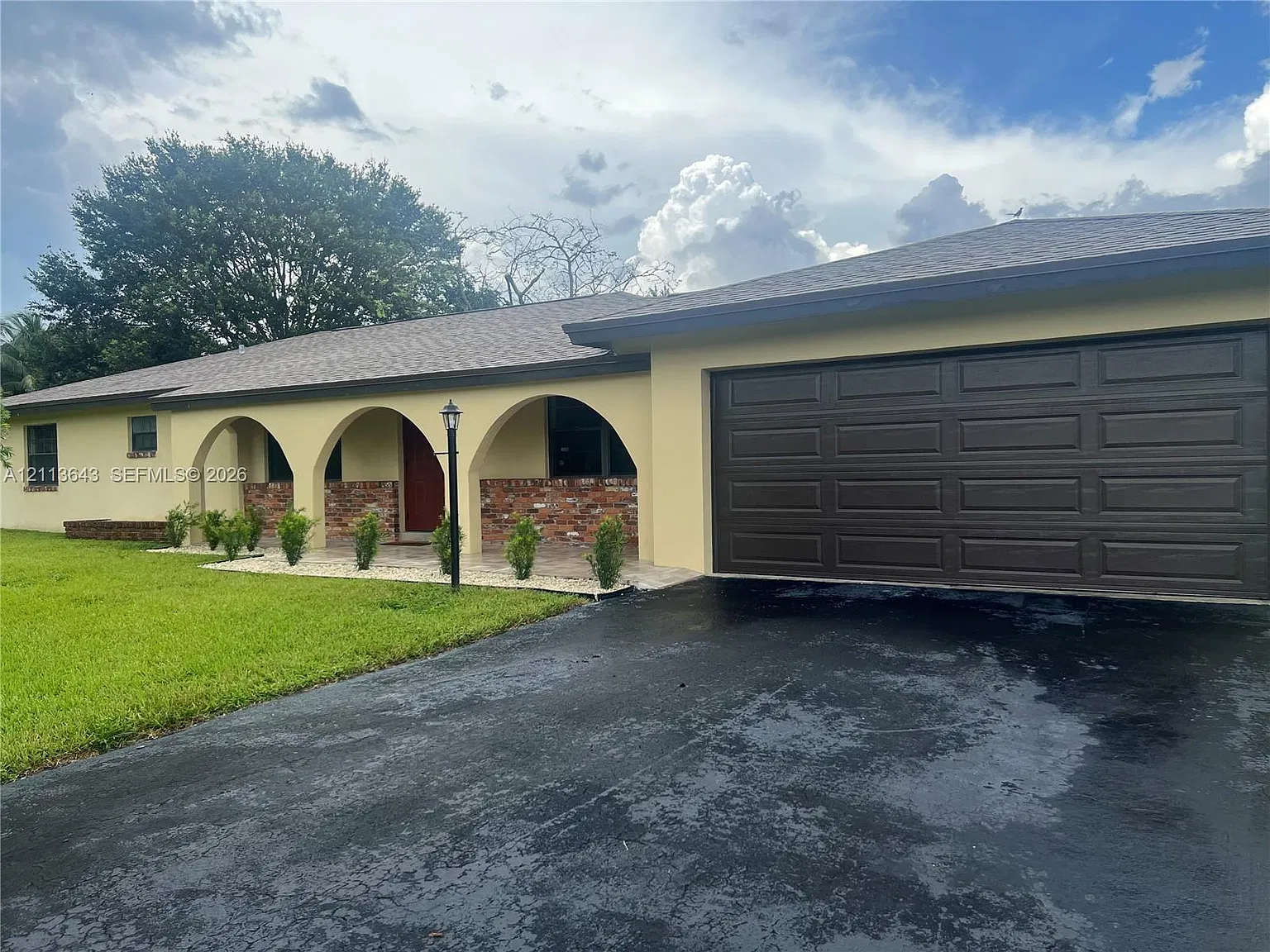 Davie Oaks — Photo 3