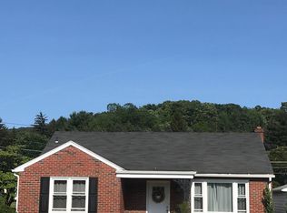 1425 Easton Rd, Hellertown, PA 18055