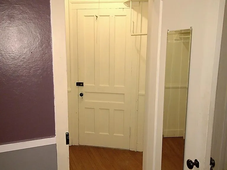 9539 Main St #B — Photo 2