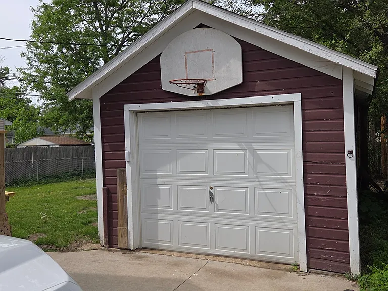 1128 W State St — Photo 2