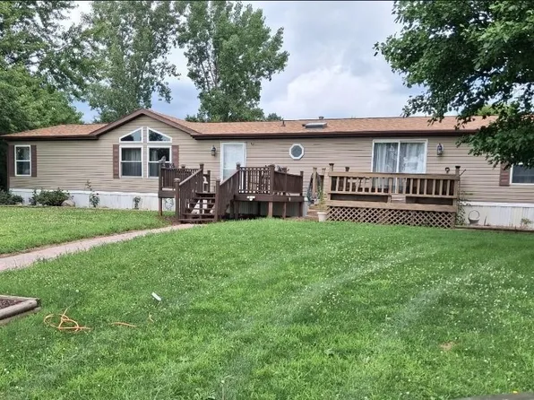 5124 Highway V37, La Porte City, IA 50651