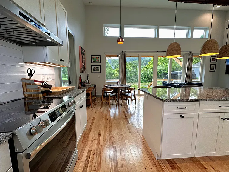 924 Riceville Rd — Photo 3