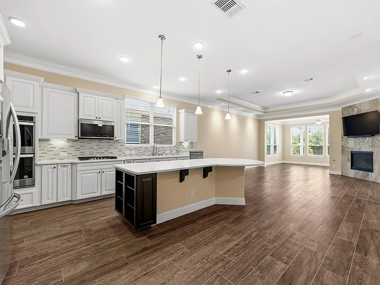 316 Connemara Dr — Photo 5