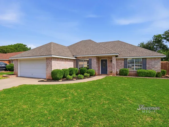 1215 Amherst St, Burkburnett, TX 76354