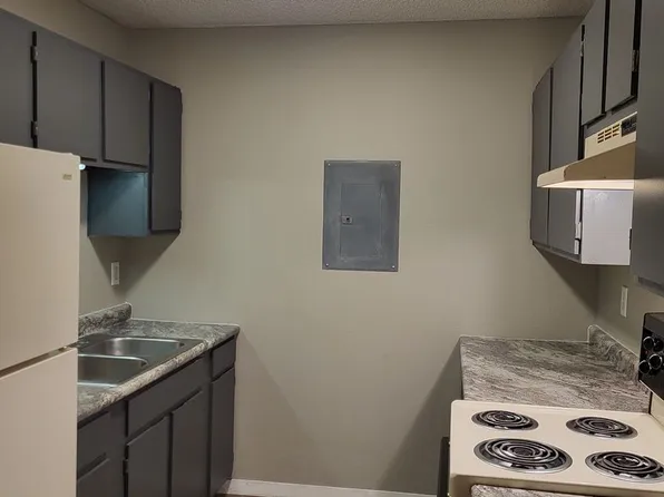 Perry Street, 203 Perry St #2, Rossville, KS 66533