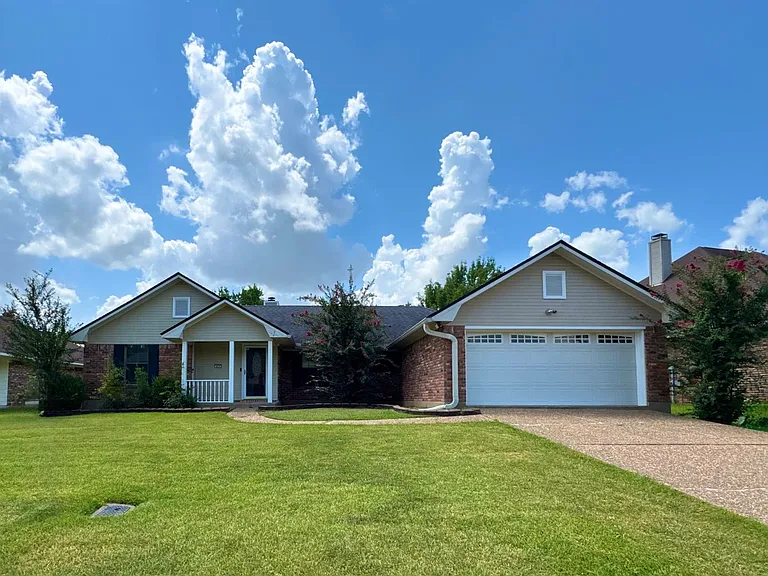 464 Mayfair Ct — Photo 1