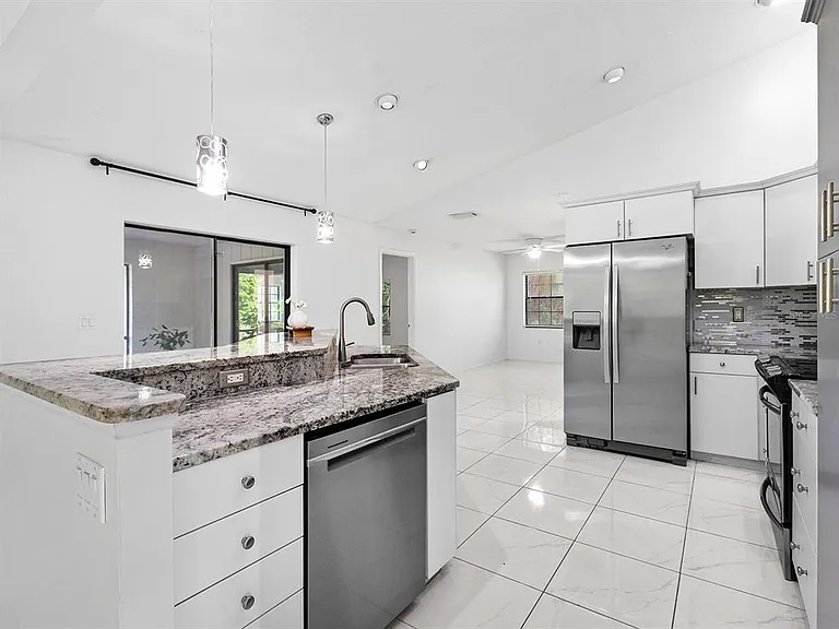 1756 Cottonwood Trl — Photo 11