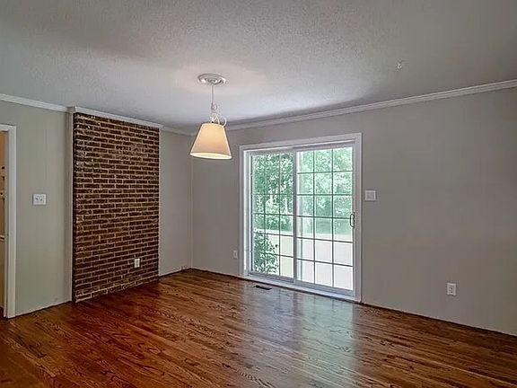 4th image of 112 Old Meadowbrook Dr