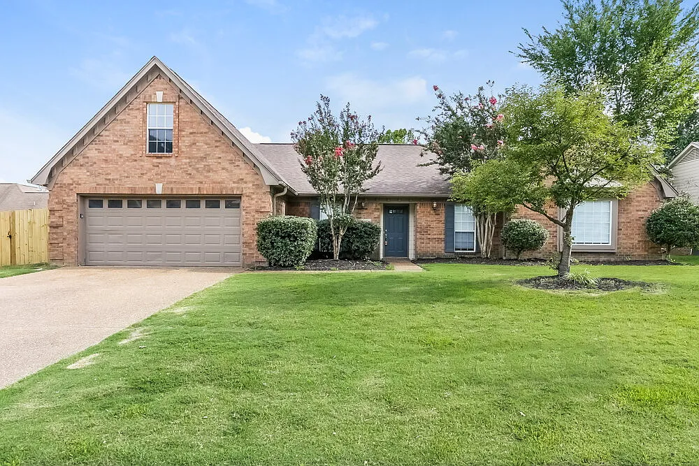 4 bed, 2.0 bath, 2300 sqft, $2,395 — Photo 1