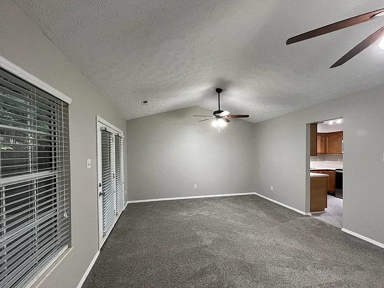 1013 Ashley Michelle Ct — Photo 3