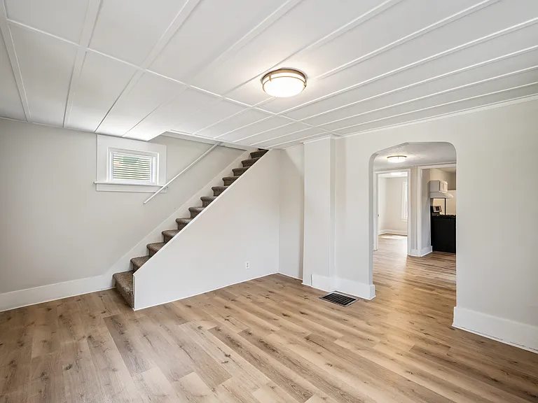 536 N Cedar St — Photo 7