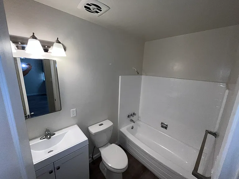 Wayne Lake Apartments — Photo 5