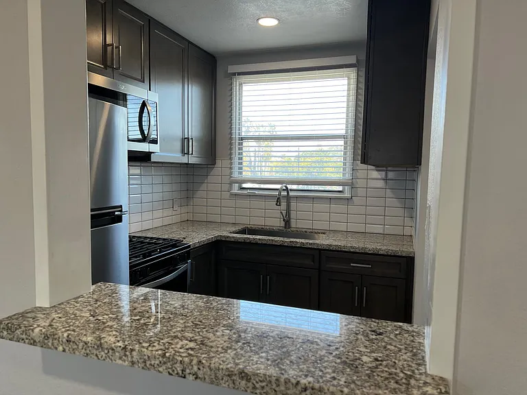 863 Diamond St — Photo 9