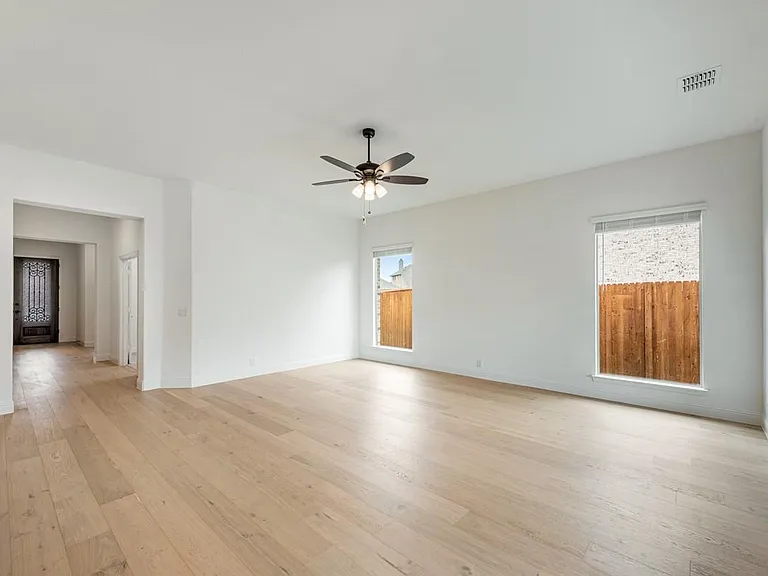 1073 Canuela Way — Photo 12