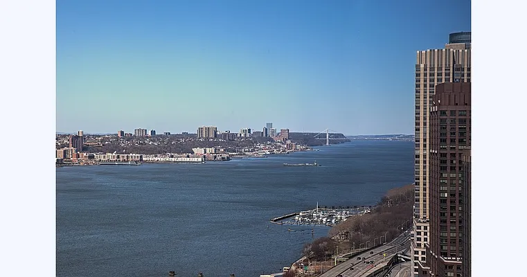 Rented by BLU Real Estate | media 38