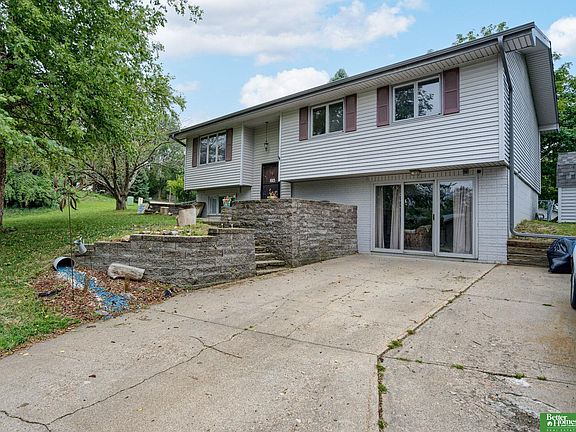 3rd image of 245 Courtvue Dr