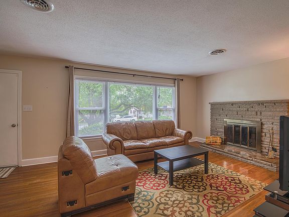 4th image of 365 Belmont Dr