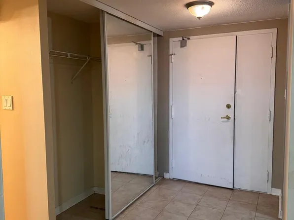 6720 Glen Erin Dr #505, Mississauga, ON L5N 3K8
