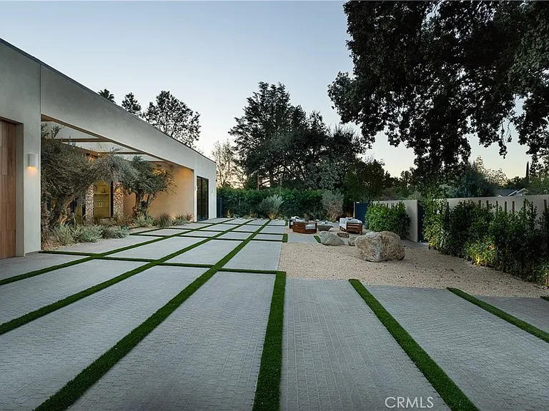 23340 Collins — Photo 2