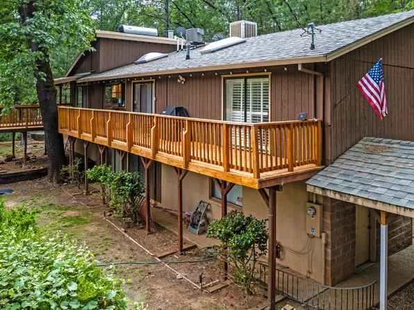20366 Lakeview Dr, Lakehead, CA 96051