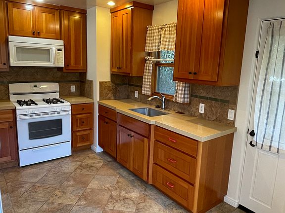 5th image of 126 Santa Ynez St APT A