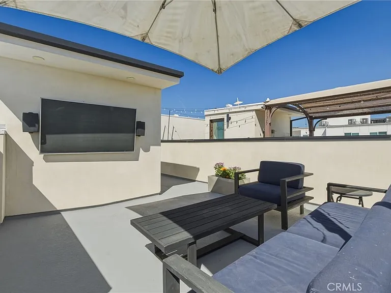 1301 Tamarind Ave — Photo 24