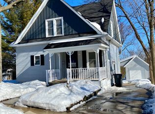 372 Lewis St, Burlington, WI 53105