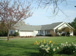 98 Tide Point Ln, Kilmarnock, VA 22482