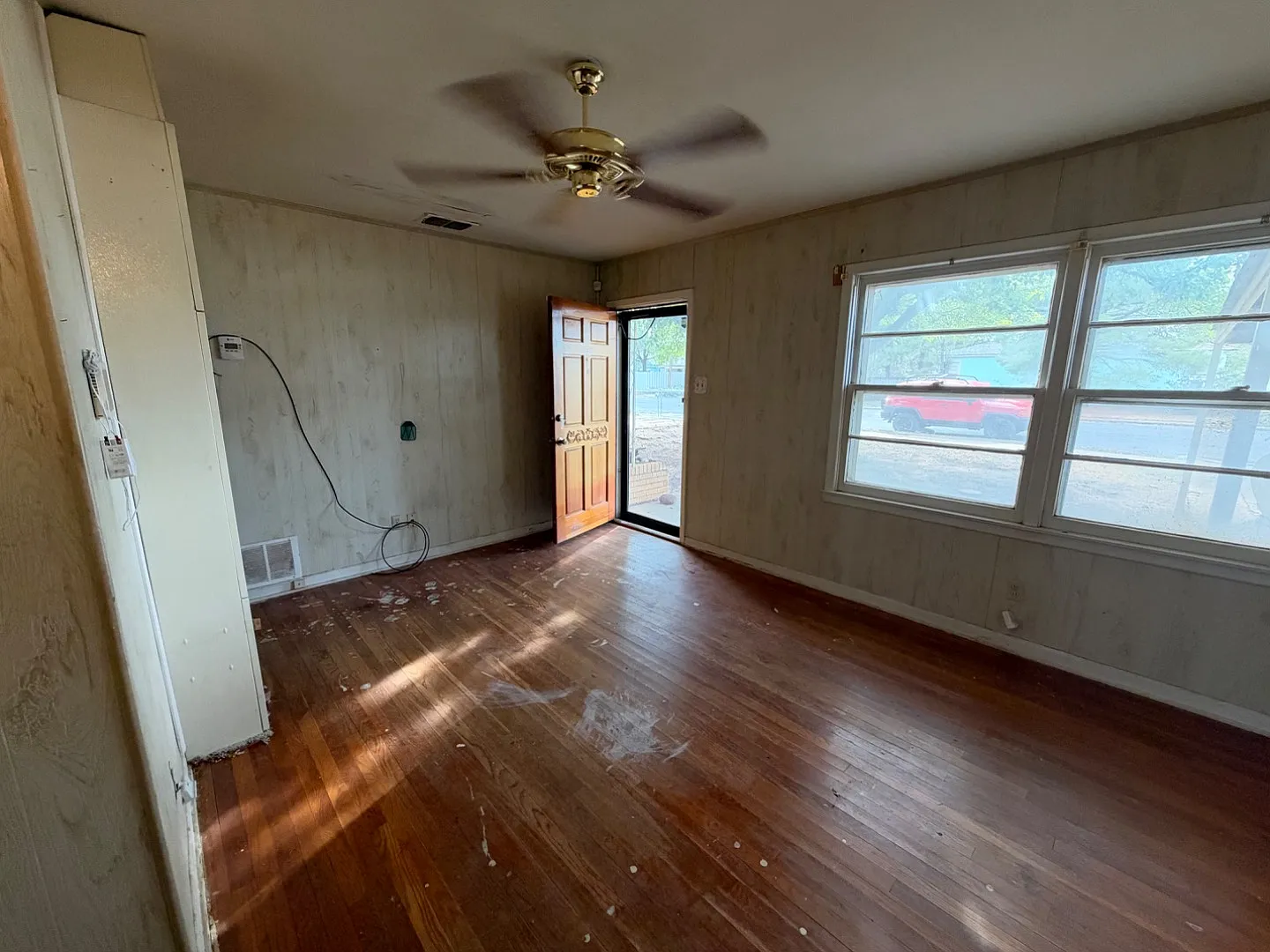 4623 Elgin Ave — Photo 3