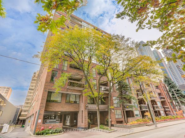 15 McMurrich St #204-C02, Toronto, ON M5R 3M6