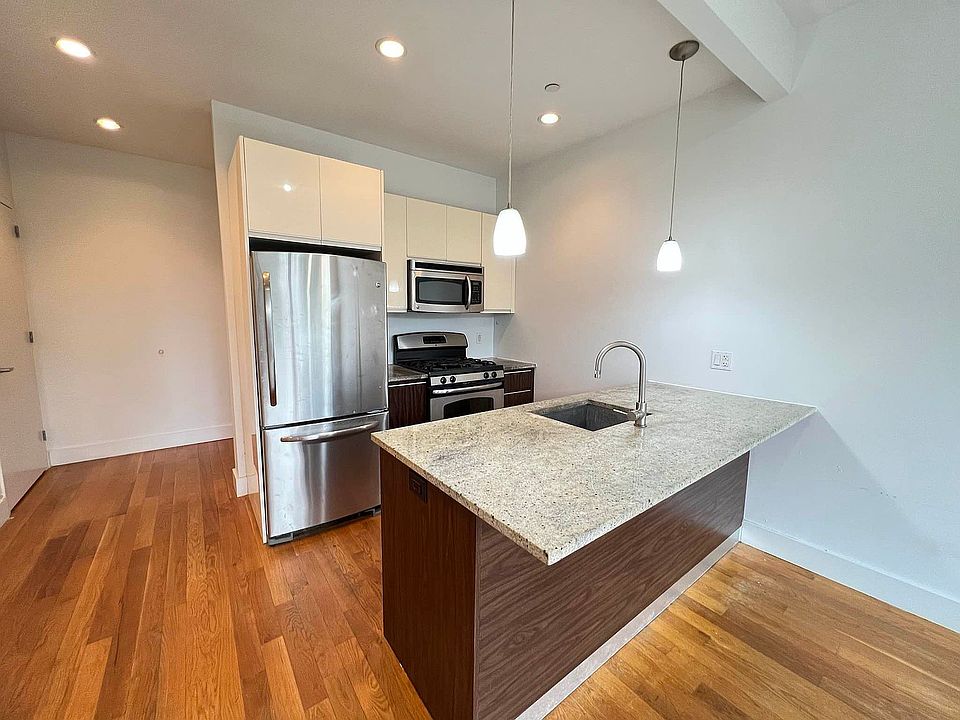 1st image of 836 Bergen St #326