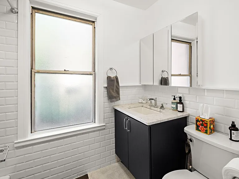 421 Adams St #2R — Photo 12