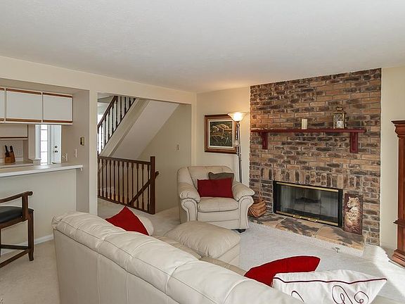 2nd image of 957 Sturbridge Dr