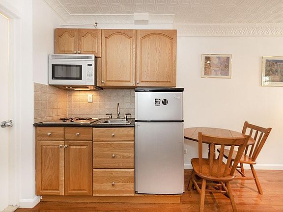 3rd image of 140 E 30th St APT 4R