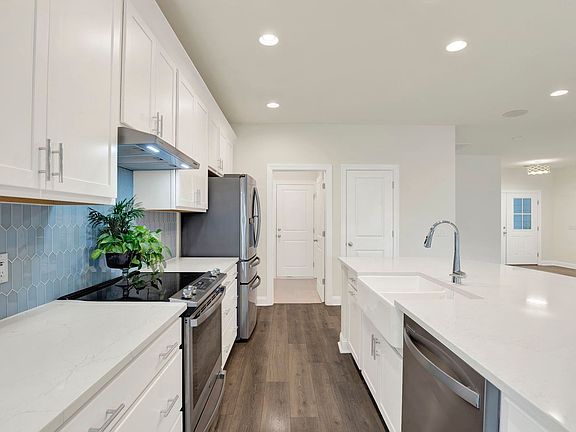 5th image of 95 Crawford Ln