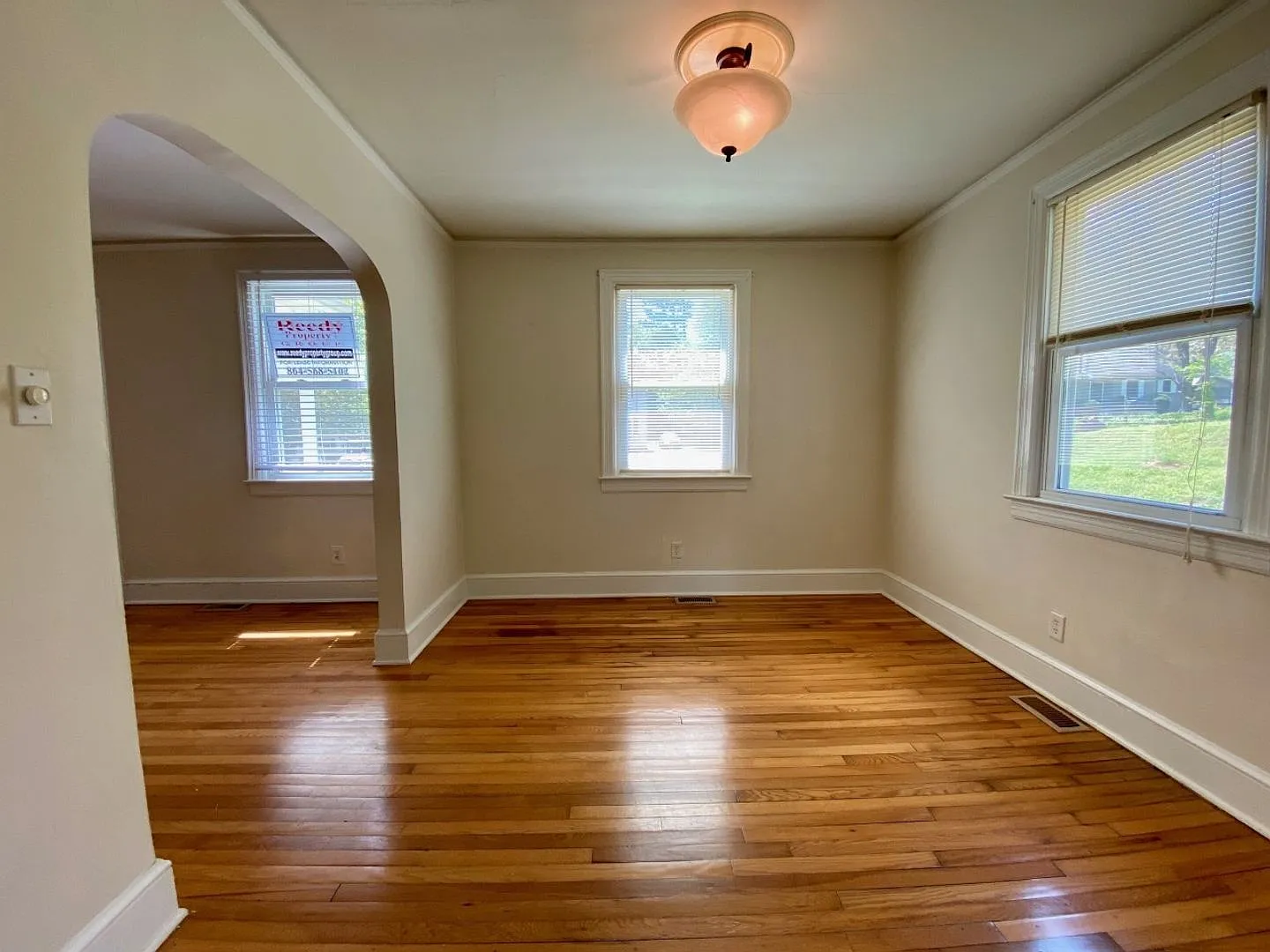 Spacious 2 bedroom home — Photo 4