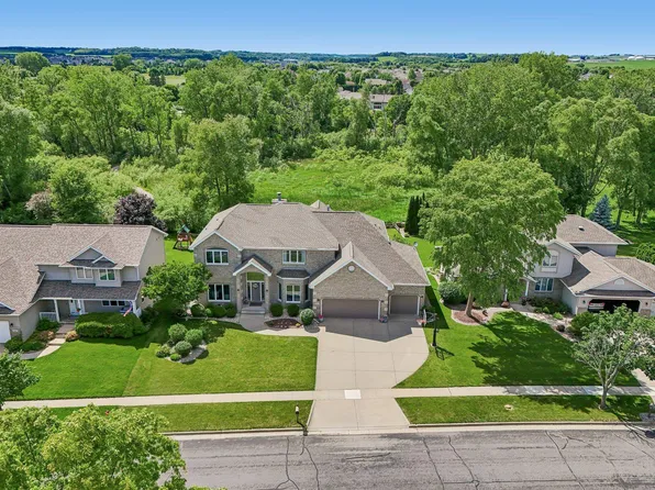 902 N Fairbrook Dr, Waunakee, WI 53597