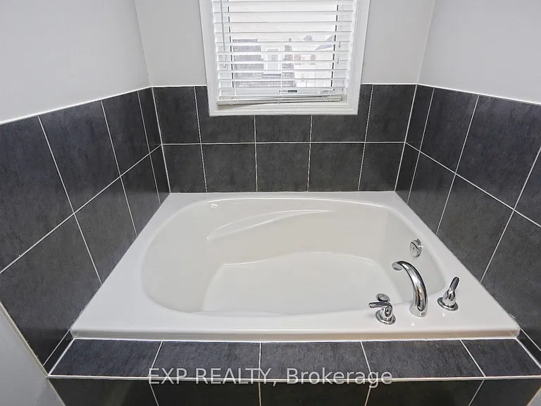 11 Crossbill Rd — Photo 29