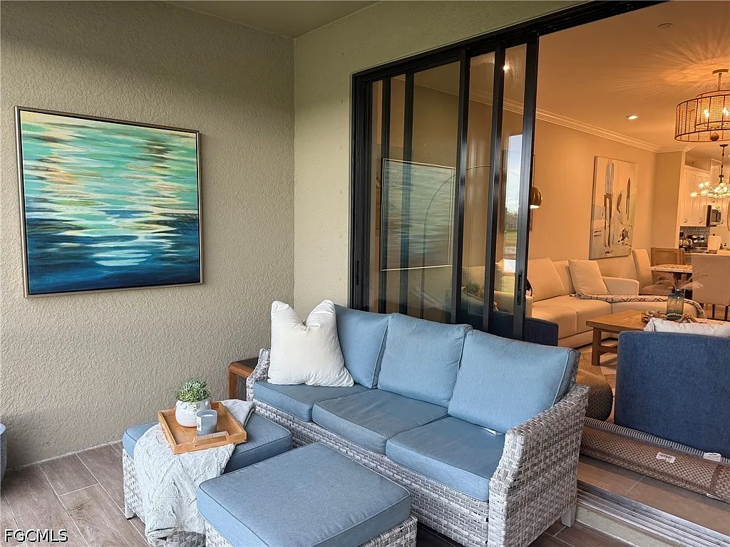 2 bed, 2.0 bath, 1528 sqft, $9,100 — Photo 1