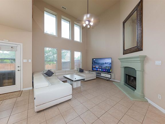 3rd image of 1035 Potter Ave