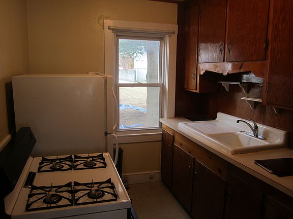 2nd image of 35 Gough Ave #1