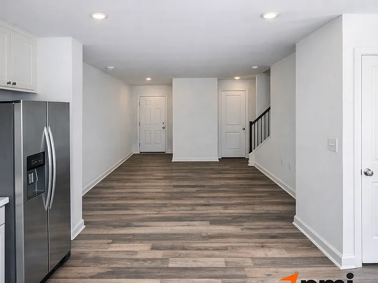 559 Marcus Way — Photo 7