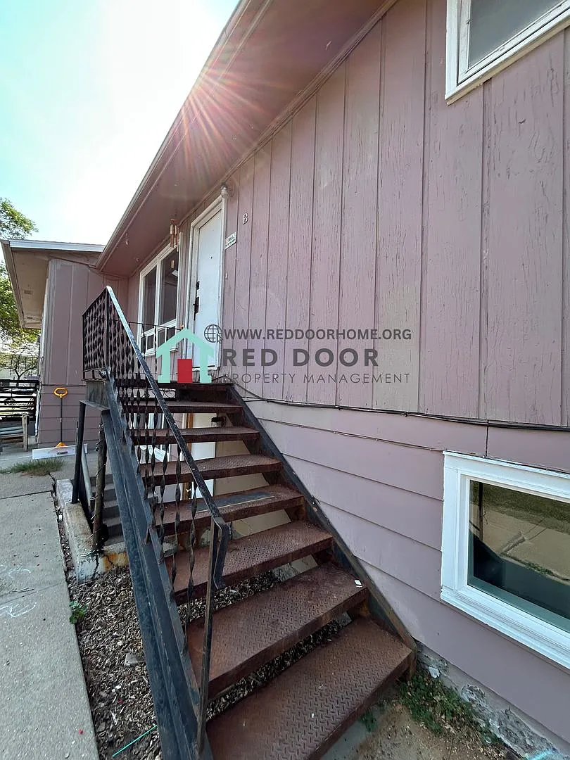 1121 5th Ave S -J — Photo 2