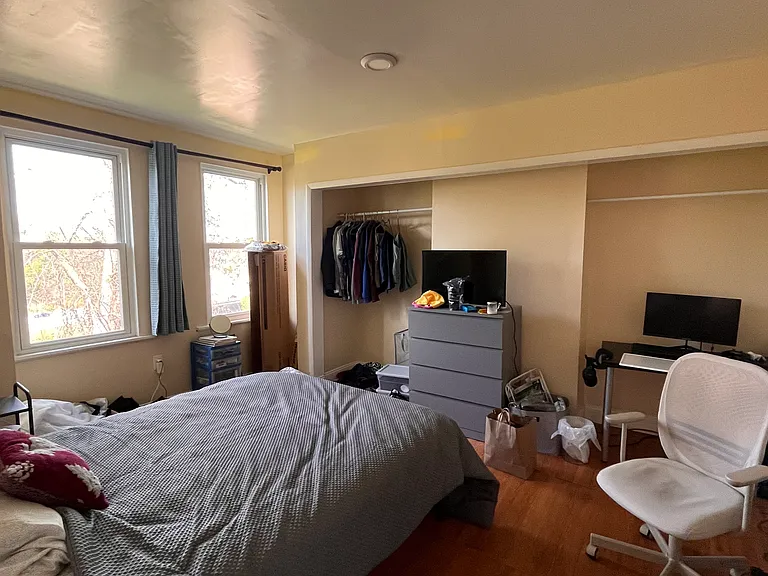 1035 Flemington St — Photo 7