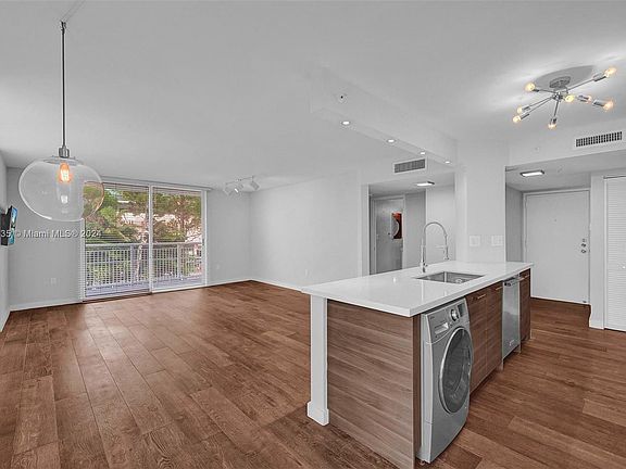 4th image of 1688 West Ave APT 209