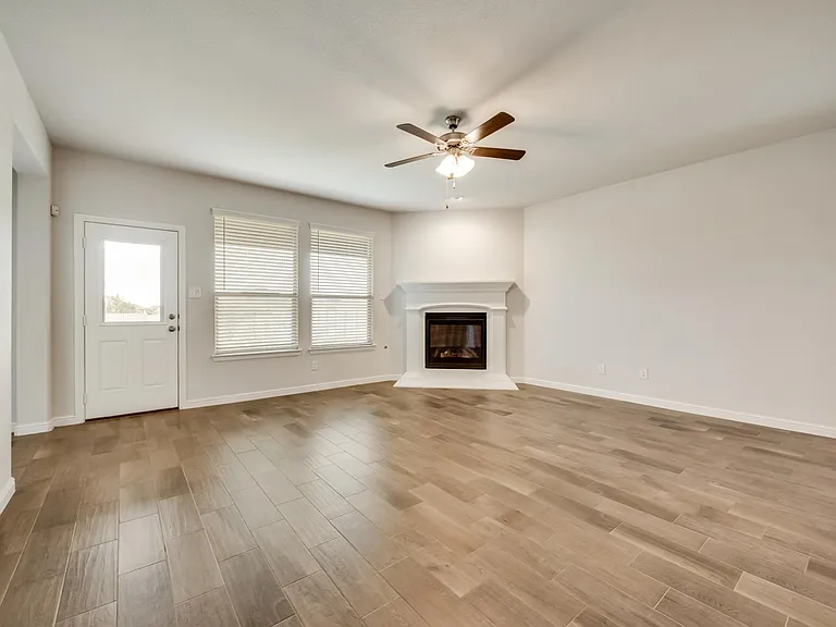 1308 Canary Ln — Photo 5